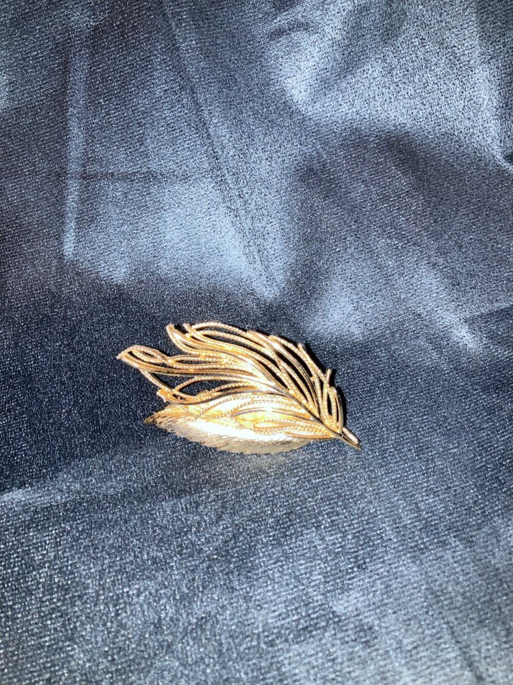 Fashion jewelry stylized leaf brooch